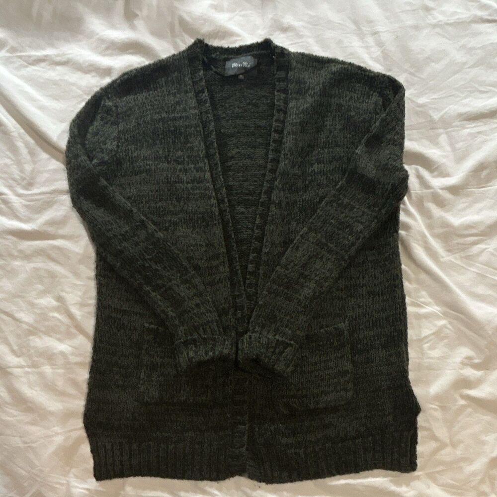 Miss Me Women’s Black and Green Cardigan Size Medium Long Sleeve Two Pocket